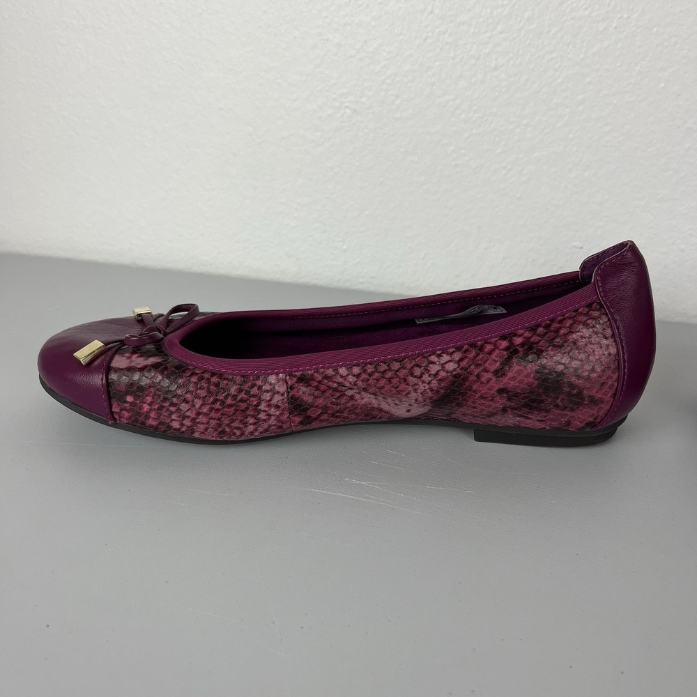 Vionic Women's 8 Minna Purple Snakeskin Cap Toe Slip On Bow Ballet Flats - Picture 4 of 9